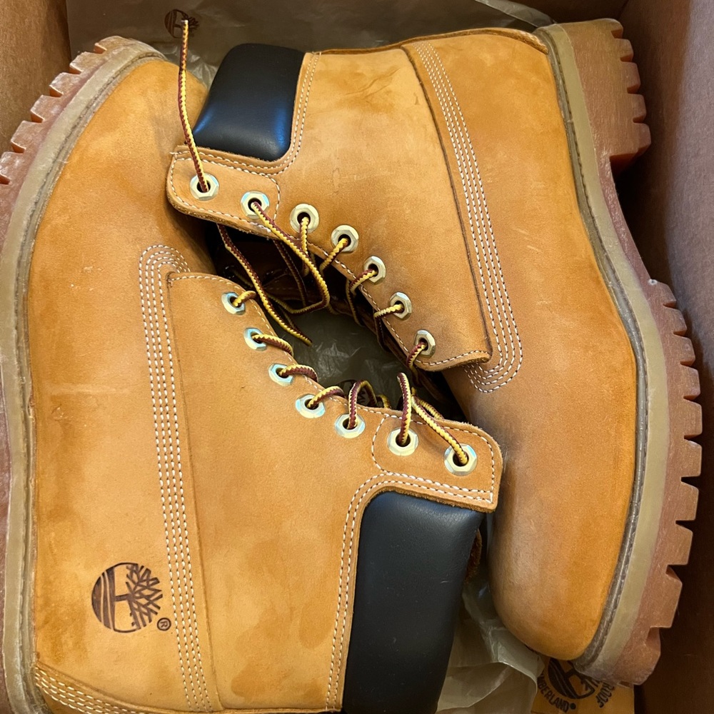 Men's Timberland® Premium 6-Inch Waterproof Boots!  Like new in box!  SIZE 9M